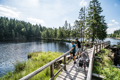 Trail-Spaß beim Downhillbiken oder Bike-Ausflug mit Badestopp 